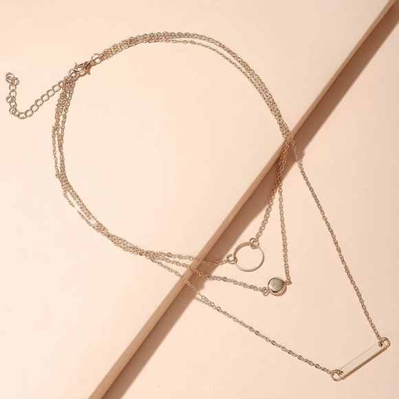 4/$15💞 Gold Layered Necklace - Picture 2 of 3